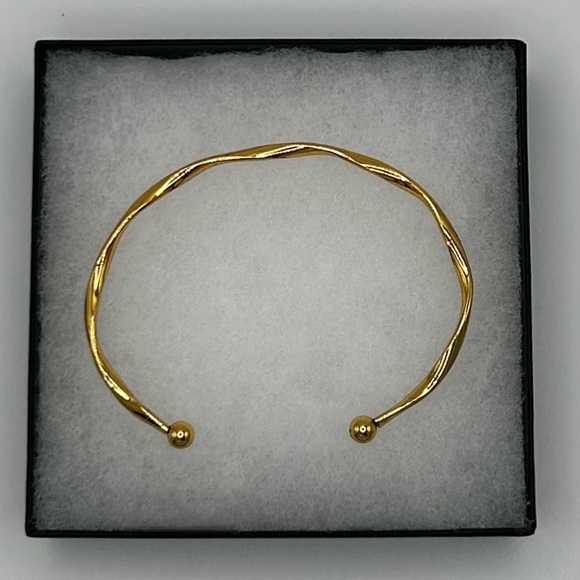 Gold or Silver Twist Design Open Cuff Bracelet. New - Picture 6 of 11